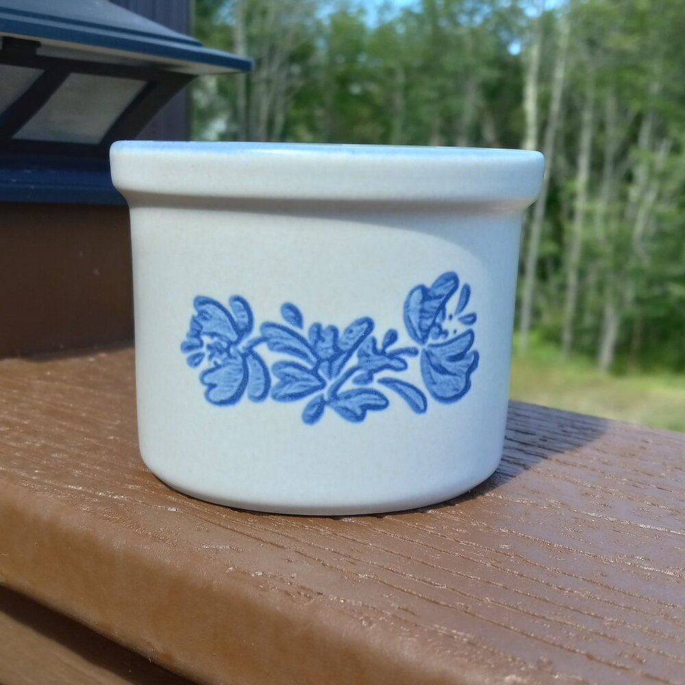 Pfaltzgraff Yorktowne Sauce Dipping Bowl Crock